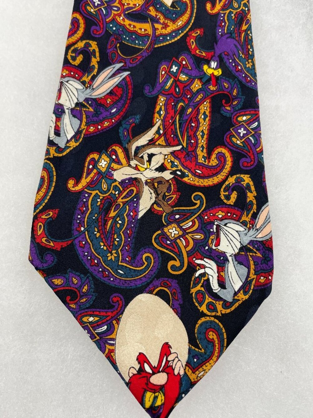 Vintage 1994 Looney Tunes Mania Silk Tie Paisley Bugs Bunny Wile E Coyote Taz